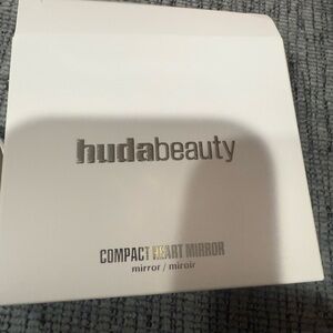 HUDA BEAUTY Compact Heart Mirror NIB